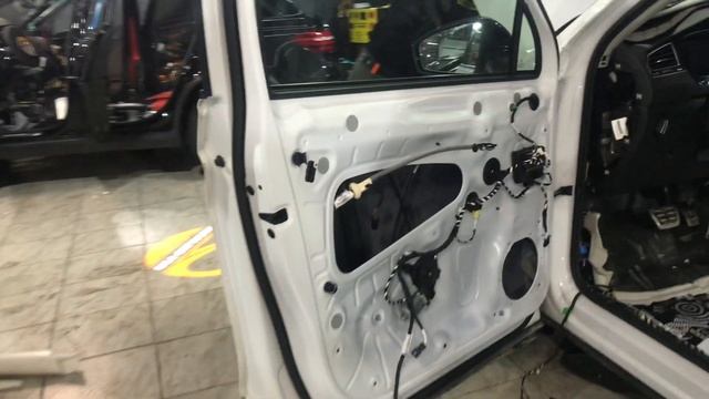 VW Tiguan для максимальной защиты от шумов, использовали самые эффективные материалы "comfort mat". смотреть онлайн
