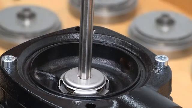 How to dismantle and fit chamber stack and shaft seal of Grundfos CMV pump смотреть онлайн