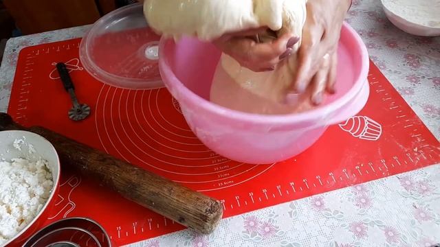 ОЧЕНЬ вкусные ПИРОЖКИ с ТВОРОГОМ и ПЫШКИ!!!УЛЕТЯТ НЕЗАМЕТНО!!! смотреть онлайн