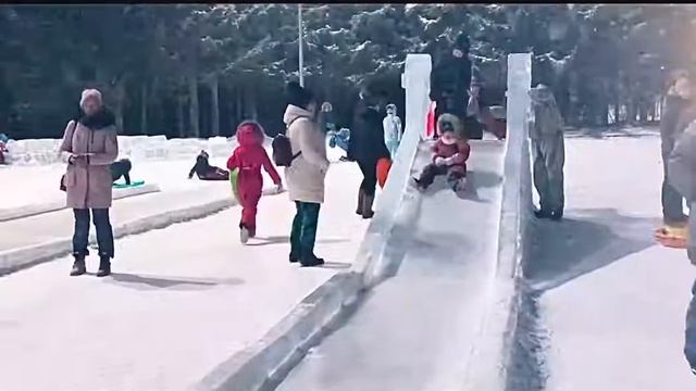 Новогодние горки Омск. Выходной день. Инстаграм промо ролик смотреть онлайн