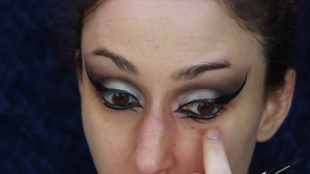 TRAD GOTH MAKEUP TUTORIAL ? смотреть онлайн