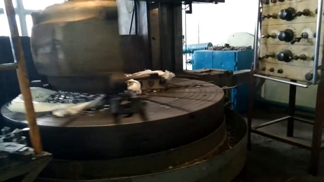 Восстановление подшипника шаровой мельницы(диаметр 1000мм) точим бабит смотреть онлайн