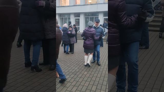 А у тебя люблю......06.11.22 Гомель парк Луначарского 🥰 смотреть онлайн