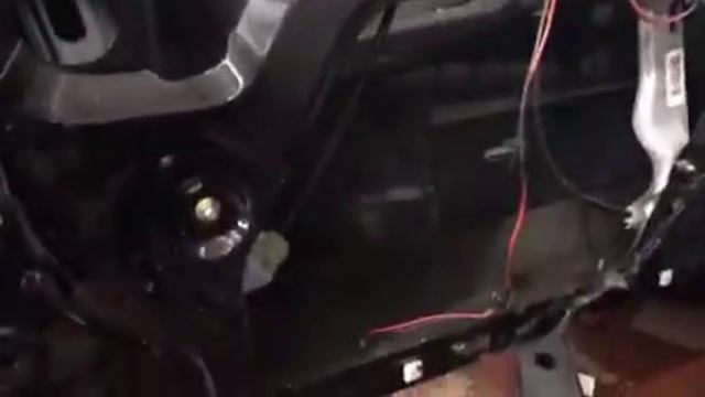 Разобранный салон Geely Emgrand открывает нам глаза на заводскую шумоизоляцию, ее здесь почти нет