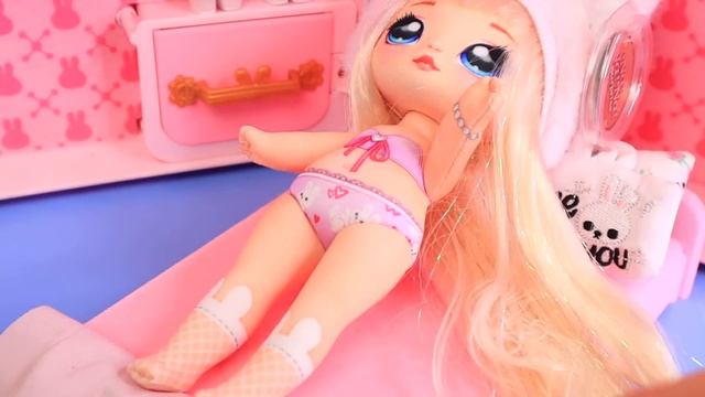 New Na Na Na Surprise Dolls Bedroom in Backpack ТЕМНАЯ vs СВЕТЛАЯ Девушка Челлендж! Мебель для Куко смотреть онлайн