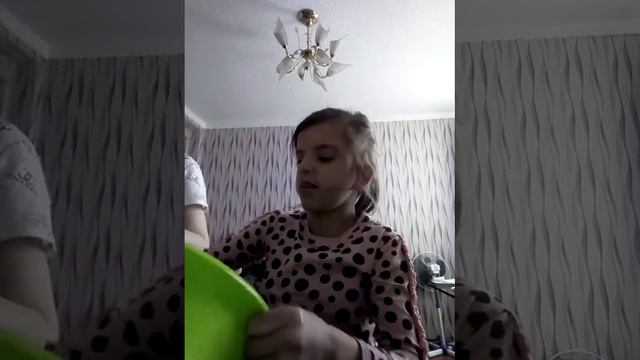 Как сделать слайм из прозрачного клея зубной пасты и тетрабората натрия смотреть онлайн