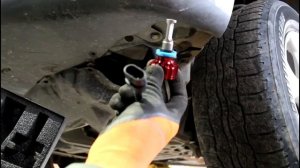 Замена ламп передних противотуманных фар на Toyota RAV4 2,0 Тойота РАВ 4 2011 года