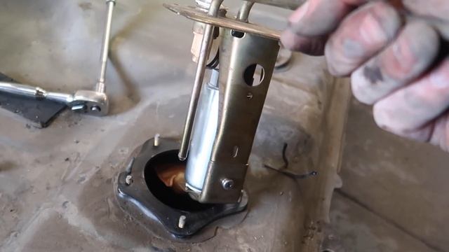 CE LANCER WALBRO FUEL PUMP UPGRADE! BUDGET EVO BUILD смотреть онлайн