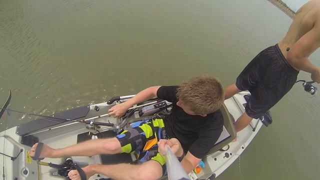 Hobie Pro Angler 14 Stability Test: 2 guys 1 kayak & BIG fish смотреть онлайн