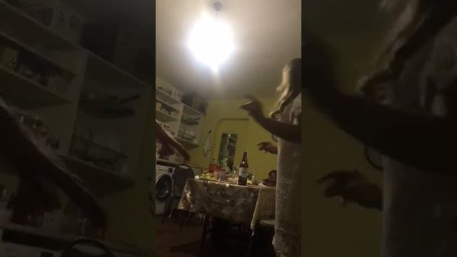 Ша ла ла ла, амара кукарела ша ла ла. Туса с разными поколениями! ??? смотреть онлайн