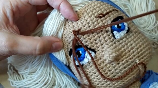 Вышиваем глазки и губки. We embroider ties and sponges. Amigurumi. Crochet. Вязать куклу. смотреть онлайн