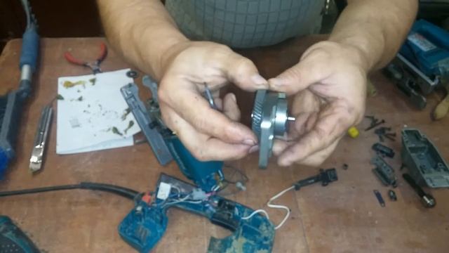 Makita 4350 FCT ,проффилактика и ремонт смотреть онлайн