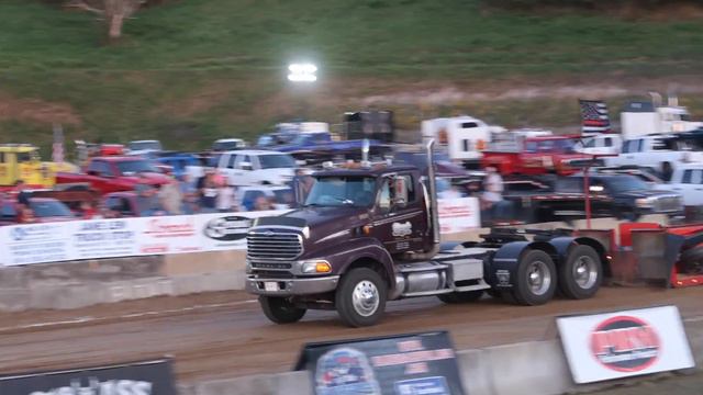 Street Semis Truck Pulls V8 Superliner Mack Battle of the Bluegrass Grafton WV смотреть онлайн