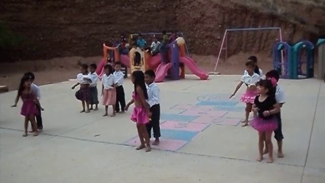 niños de preescolar bailando lambada смотреть онлайн