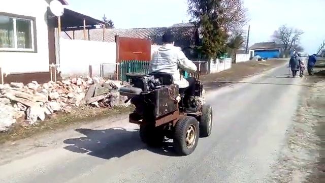 Кум испытывает новый минипогрузчик. смотреть онлайн