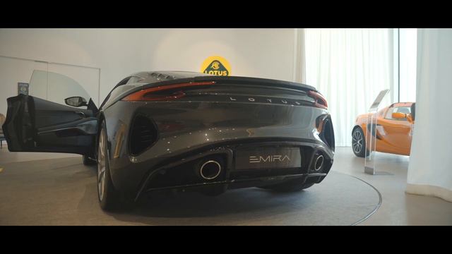 Lotus Emira 3.5L V6 6MT Singapore Preview, Start-up + Revs! | from ~S$400k w/o COE смотреть онлайн