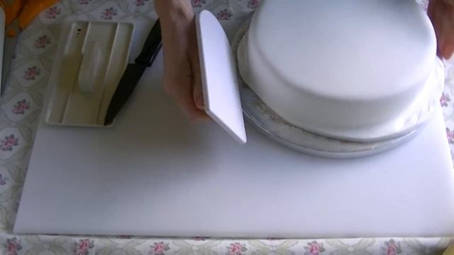 How to ice a cake in fondant - basic tutorial How To Tutorial Zoes Fancy Cakes смотреть онлайн