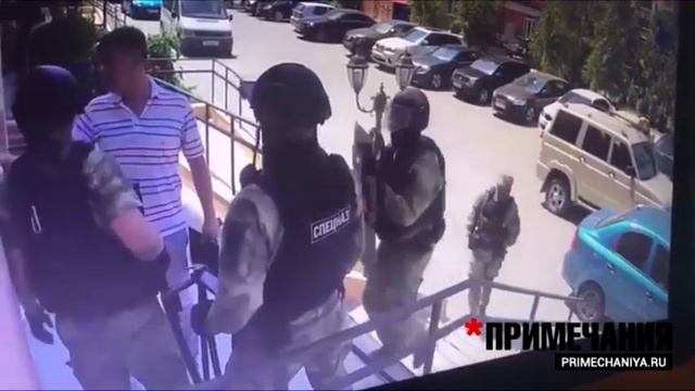 Группа захвата заходит в дом Славиша Карабашевича в Севастополе смотреть онлайн