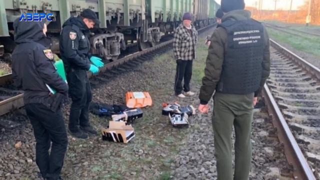 Волинянин намагався переправити потягом в Польщу тисячу пачок контрабандних сигарет смотреть онлайн