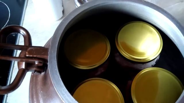 Экспериментальное видео каша и тушенка в афганском казане. смотреть онлайн