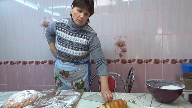 У Вики осенняя выставка. Мы приготовили начинку и печень с яблоками. смотреть онлайн