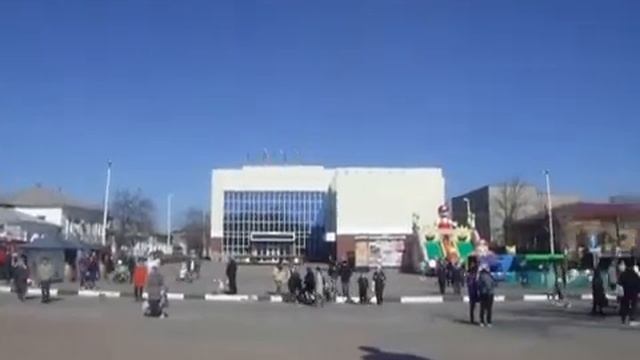 Традиция праздника Масленицы являются блины.... их надо не только готовить, но и кушать.! смотреть онлайн