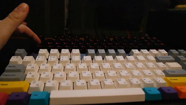 Varmilo VA87 новая из коробки и Hator Rockfall TKL год использования. смотреть онлайн
