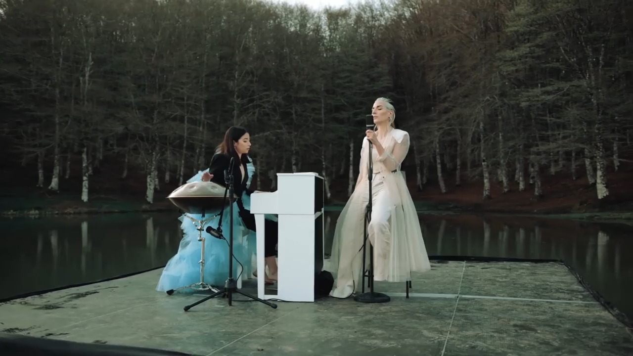 Giolì & Assia - #AcousticSession Of Moon Faces EP @Lago Maulazzo [Handpan And Piano]