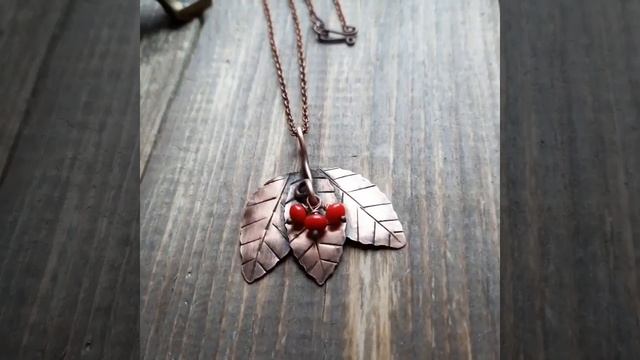 Кулон ручной работы из меди и красного коралла Ягодки, подарок жене на медную свадьбу смотреть онлайн