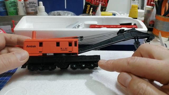 Обзор железнодорожного крана от фирмы Bachmann в масштабе НО( Crane Car & Floodlight Car).