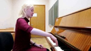 КАК РАССЛАБИТЬ РУКУ ПРИ ИГРЕ НА ПИАНИНО? Упражнение "РАДУГА". Уроки фортепиано для начинающих