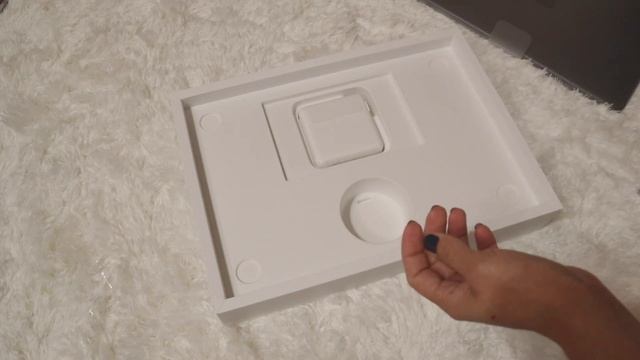 Unboxing 13- inch Macbook Pro space gray 512GB смотреть онлайн