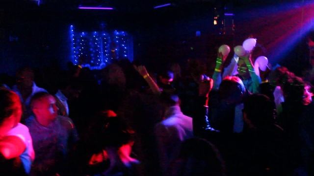 Night Club "САГА" - Шарики на танцполе смотреть онлайн
