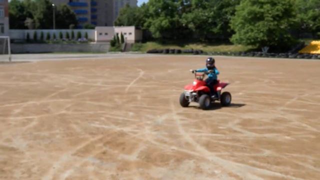 Миша на квадроцикле. 4,5 лет смотреть онлайн