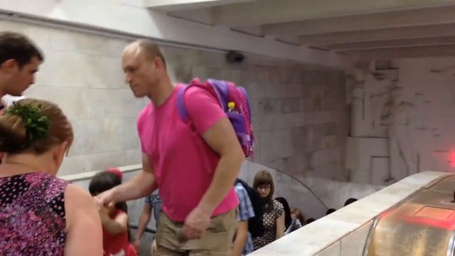 Черга на ескалатор смотреть онлайн