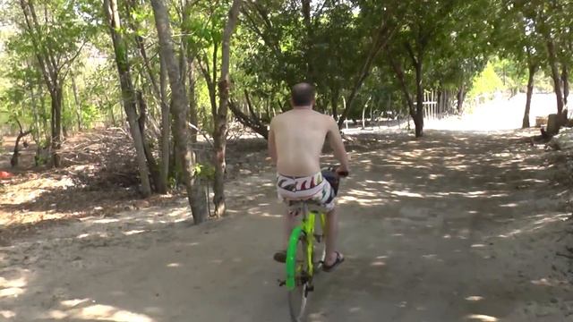 Бали. Велопрогулка по Травангану. Часть 22. Bali. Cycling on Trawangan. смотреть онлайн