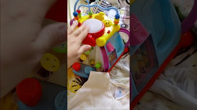 Одежда, игрушки, подгузники и крема смотреть онлайн