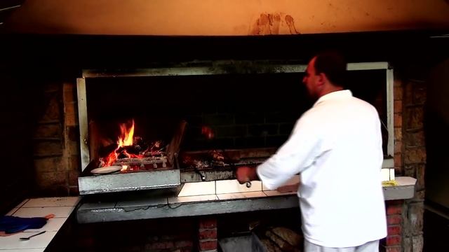 От кафе Ретро, г Кисловодск тянет вку-усным шашлыком смотреть онлайн