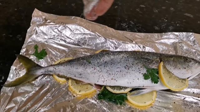 Голубой тунец в духовке смотреть онлайн