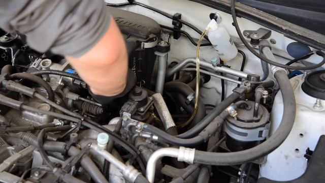 Universal Guide to Bleeding Your Clutch Line - AutoInstruct смотреть онлайн