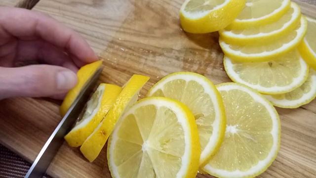 Zitrone Und Ingwer Im Glas Für Starke Immunität, Gegen Erkältungen Und Gegen Viren.