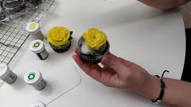 Украшение капкейков цветами из крема. Цветы из крема.Кремовая флористика/Сupcake design смотреть онлайн