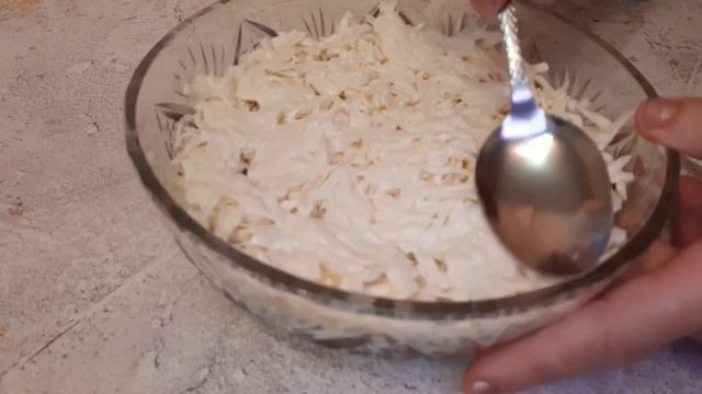 Салат" Народная марка".Легкий в приготовлении с интересным сочетанием продуктов. смотреть онлайн