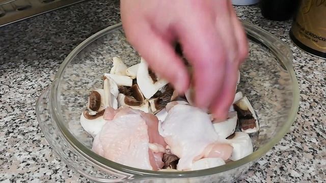 Куриное мясо в сливочно-чесночном соусе. смотреть онлайн