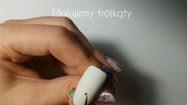 Efekt delikatnych kwiatów || Jak malować akwarelą na paznokciach смотреть онлайн