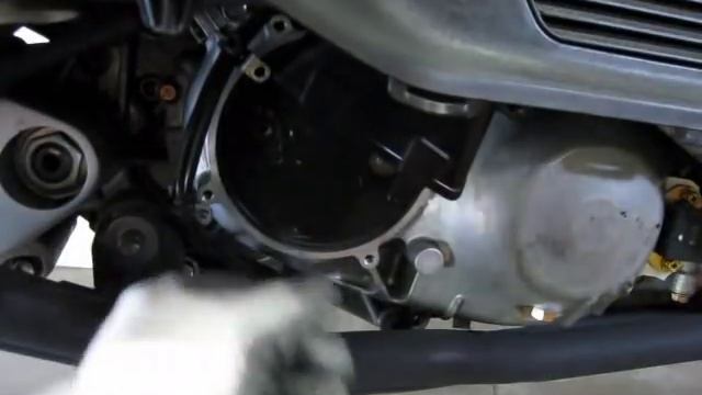 Burgman 650 - DIY - CVT Filter Maintenance смотреть онлайн