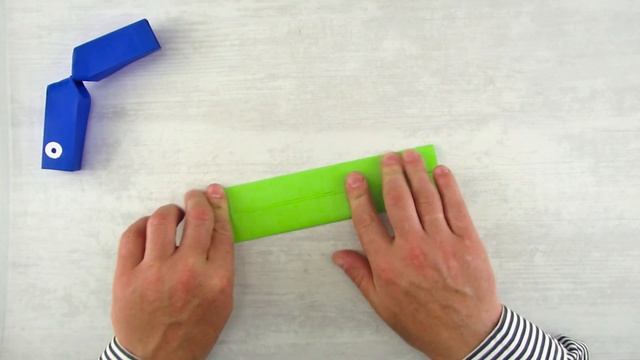 оригами гусеница которая двигается | chenille en origami qui bouge | Origami-Raupe, die sich bewegt смотреть онлайн