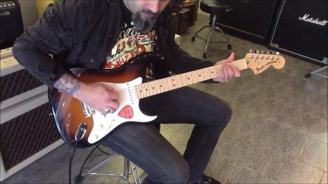 Fender American Special Stratocaster - 2 Color Sunburst - Roney - Muçum - RS смотреть онлайн