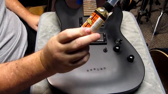 Cleaning and polishing a Schecter Damien 6 Diamond Series guitar смотреть онлайн