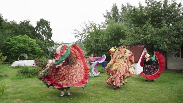 Клип - цыганские танцы Гимн цыганский - видео на природе смотреть онлайн